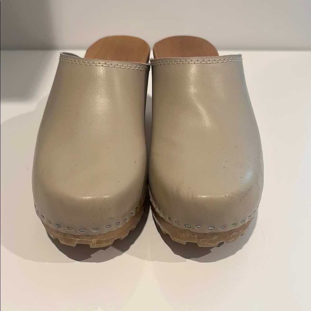 Cream Leather Clogs with Minimalist Design